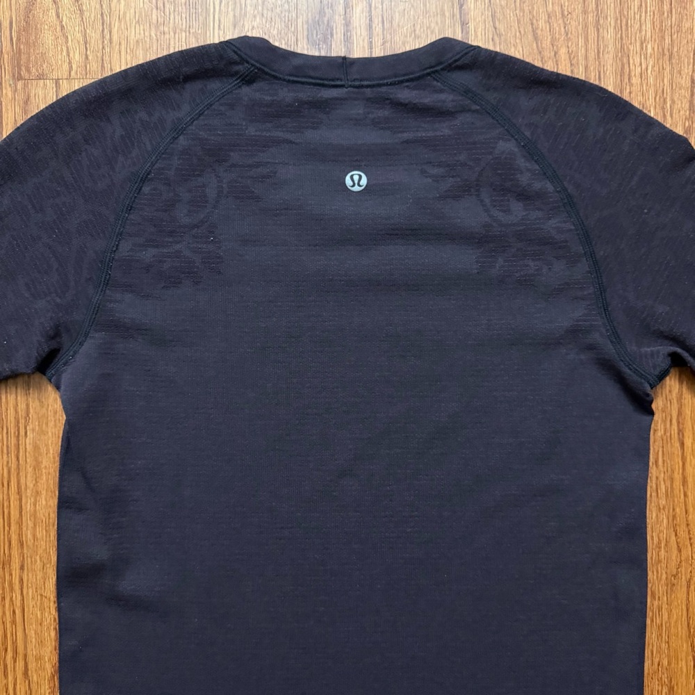 Lululemon Swiftly Tech Long Sleeve Crew in Black Cherry size 6 - Picture 10 of 14